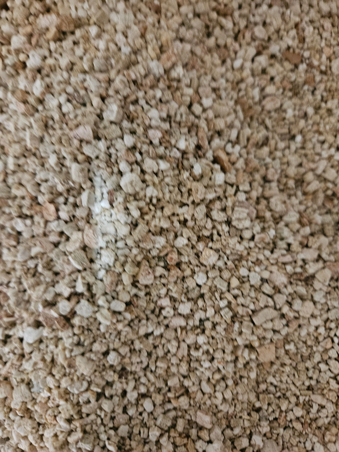 Vermiculite soil alternative for root growth and moisture retention.